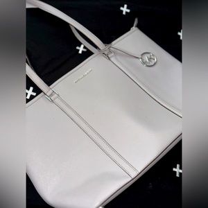 Very large michael kors bag (gray/silver) never used